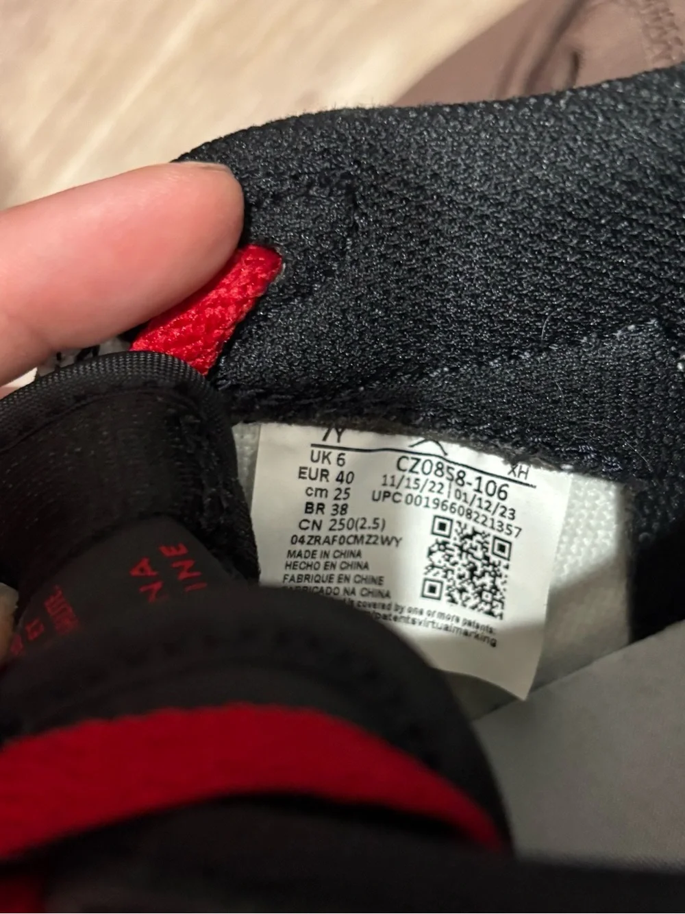 Air Jordan 1 Low Black Toe 7Y/8.5W